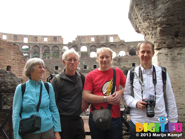 SX30922 Machteld, Hans, Marijn and Pepijn in Colosseum